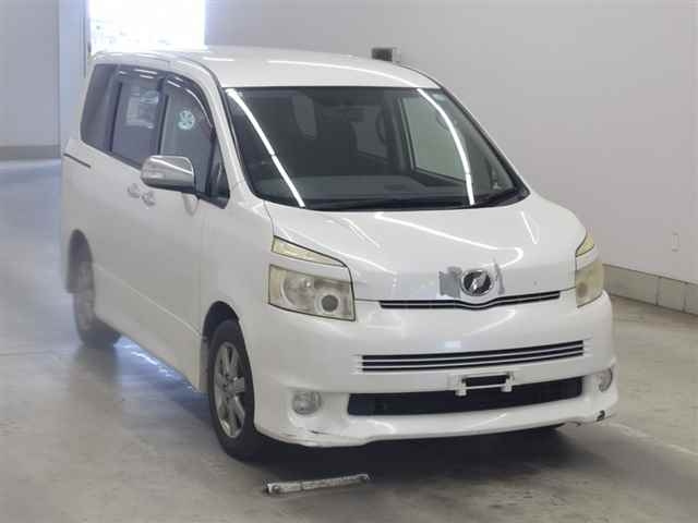TOYOTA VOXY 2009