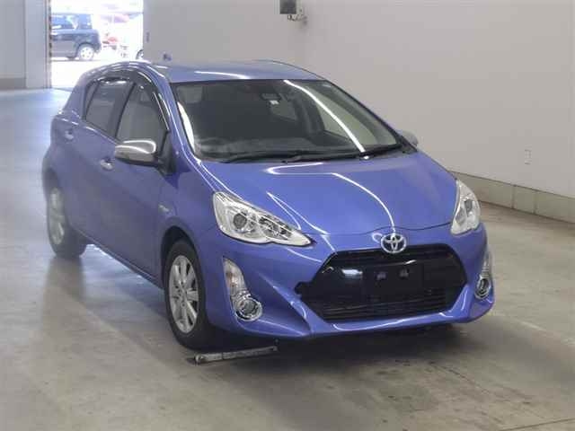 TOYOTA AQUA 2015
