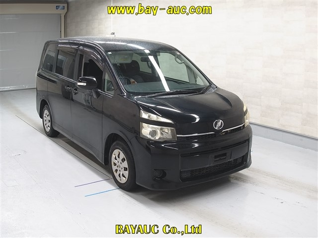 TOYOTA VOXY 2010