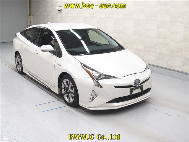 TOYOTA PRIUS 2016