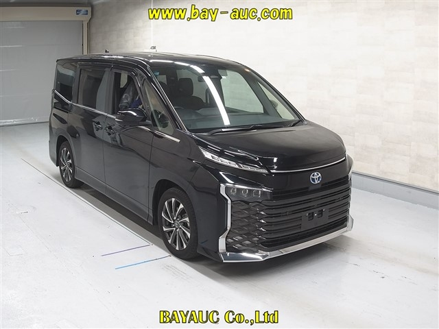 TOYOTA VOXY 2023