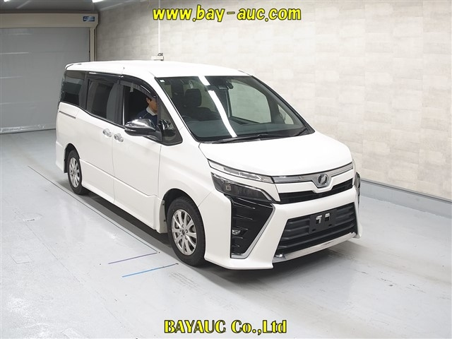 TOYOTA VOXY 2018