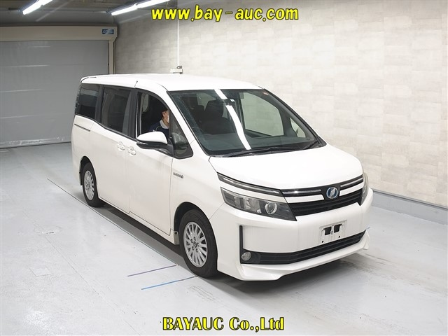 TOYOTA VOXY