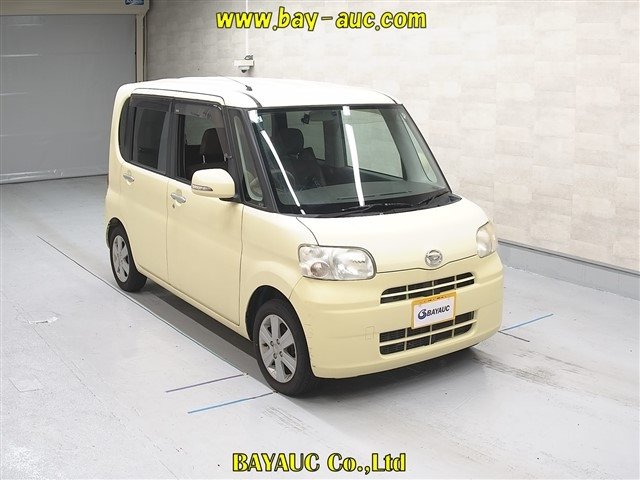 DAIHATSU TANTO 2011