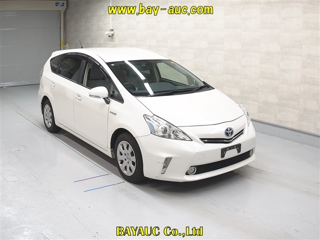TOYOTA PRIUS ALPHA 2012