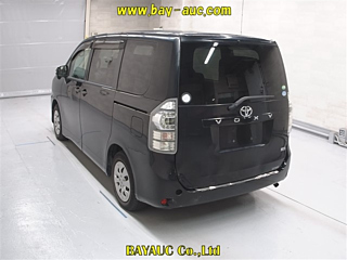 TOYOTA VOXY 2013