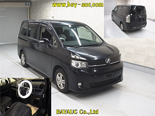TOYOTA VOXY 2013