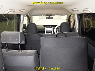 TOYOTA VOXY 2013