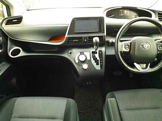 TOYOTA SIENTA 2018