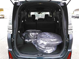 TOYOTA VOXY 2017
