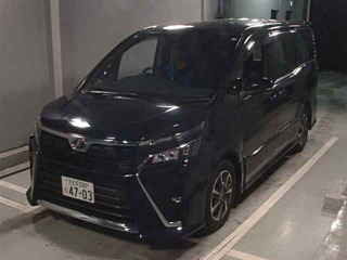 TOYOTA VOXY 2017