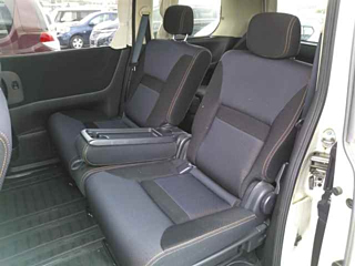 NISSAN SERENA 2010