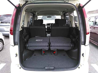 NISSAN SERENA 2010