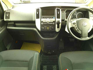NISSAN SERENA 2010