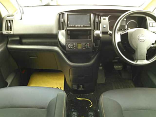 NISSAN SERENA 2010