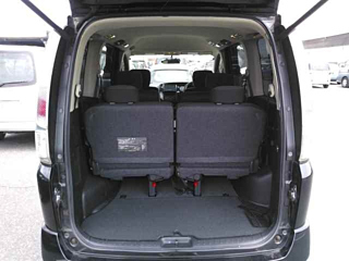 NISSAN SERENA 2010