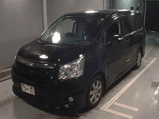 TOYOTA NOAH 2008
