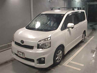 TOYOTA VOXY 2010