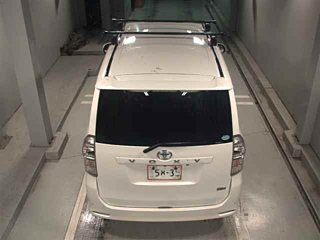 TOYOTA VOXY 2010
