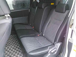 TOYOTA VOXY 2010