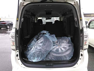 TOYOTA VOXY 2010