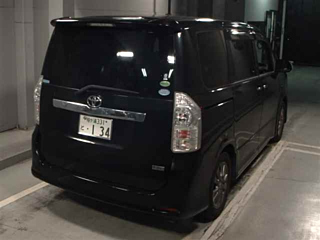 TOYOTA VOXY 2012