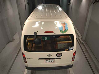 TOYOTA HIACE 2010