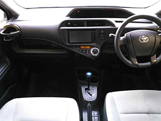 TOYOTA AQUA 2017