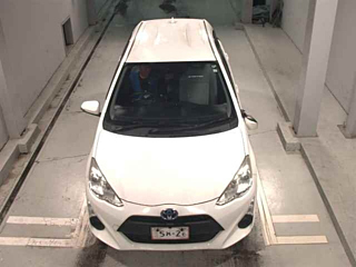 TOYOTA AQUA 2017