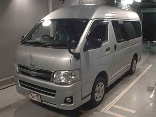 TOYOTA HIACE VAN 2011