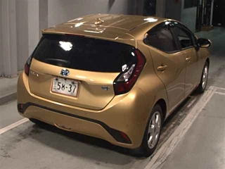 TOYOTA AQUA 2021