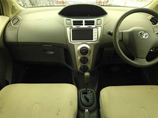 TOYOTA VITZ 2011