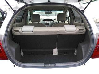 TOYOTA VITZ 2011