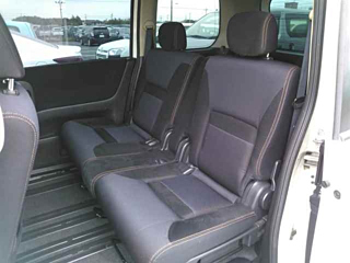 NISSAN SERENA 2010