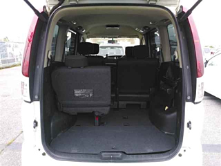 NISSAN SERENA 2010