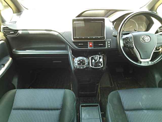 TOYOTA VOXY 2017