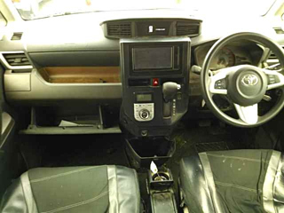 TOYOTA ROOMY 2019