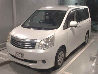 TOYOTA NOAH 2012
