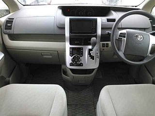 TOYOTA NOAH 2012