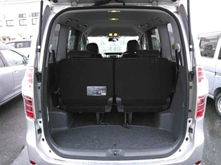 TOYOTA NOAH 2010