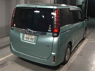 TOYOTA NOAH 2014