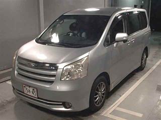 TOYOTA NOAH 2009