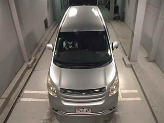TOYOTA NOAH 2009