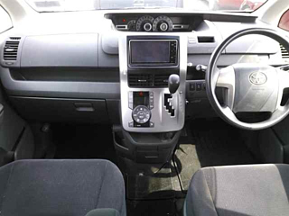 TOYOTA NOAH 2009
