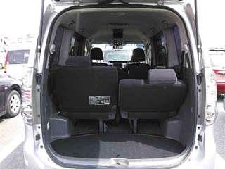 TOYOTA NOAH 2009