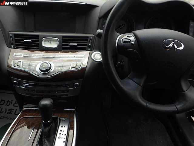NISSAN FUGA 2015