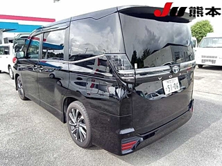 TOYOTA VOXY 2022
