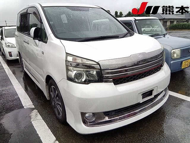 TOYOTA VOXY 2012