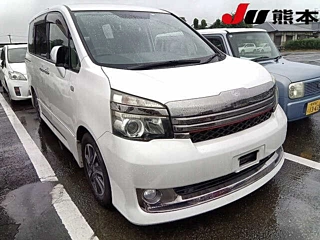 TOYOTA VOXY 2012