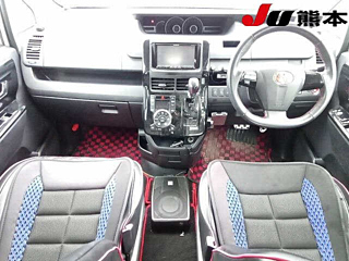 TOYOTA VOXY 2012